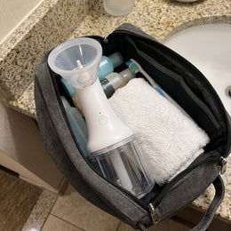 Photo client : nettoyeur d'oreilles dans une trousse de toilette